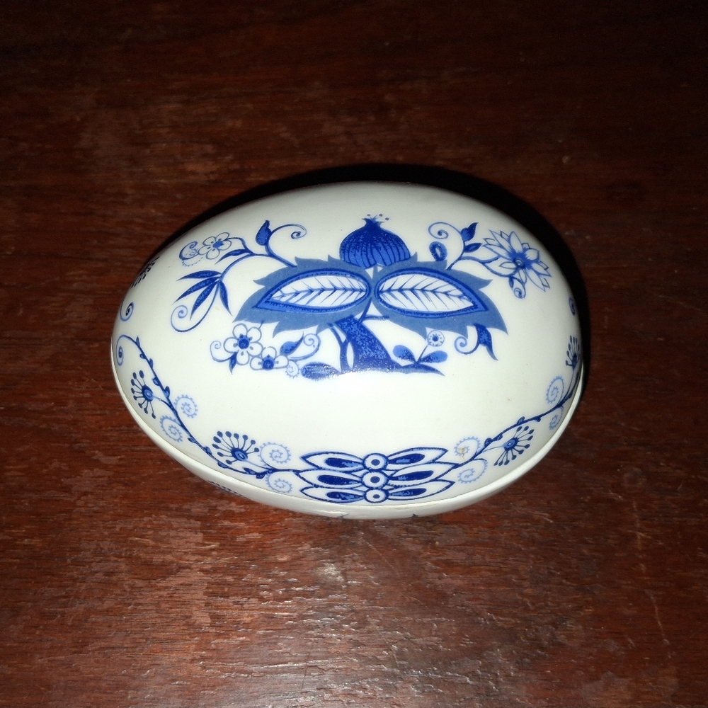 Vintage Vienna Woods Bone China Trinket Box